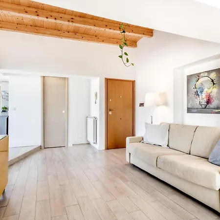 Apartment Attico Trilocale In Zona Farnesina